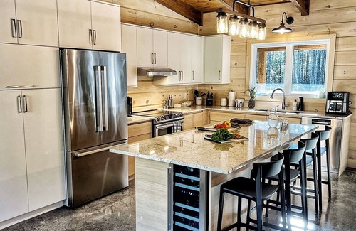 New Richmond Ski Chalet | Charming 4-bedroom chalet with AC and WiFi in fabulous New Richmond