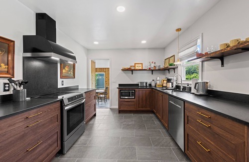 Haywood Cottage | Charming 4-bedroom cottage in Madison with views of Old Rag Mountain