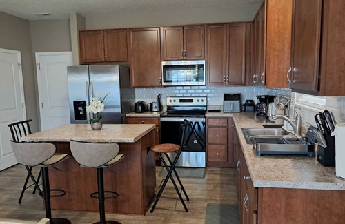 Plainfield House | Charming 4-bedroom house with AC, fitness room, WiFi in Plainfield