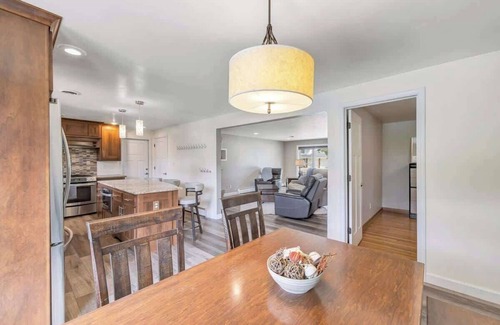 Ashwaubenon House | Charming 4-Bedroom Home, Short Walk to Lambeau