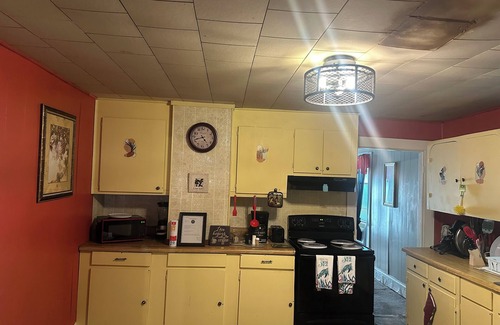 Jonesboro House | Charming 4-bedroom house with WiFi and AC in delightful Jonesboro