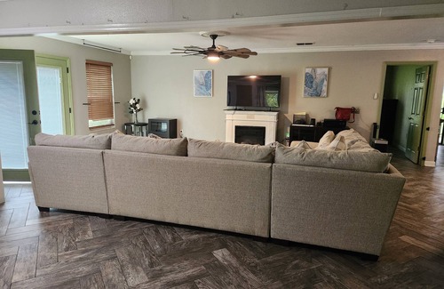 Kissimmee House | Charming 4-bedroom house with AC and WiFi near Orlando airport and lake nona