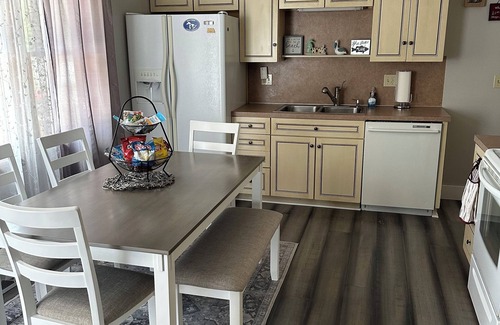 Lake City House | Charming 4-bedroom house with WiFi and AC in peaceful Lake City. Sleeps 12.