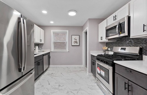Calumet Heights House | Charming 4-bedroom house with WiFi and AC in lovely Chicago