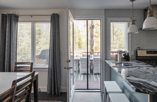 Mashpee House | Charming 4-bedroom House with Seasonal Outdoor Pool, Patio and Wood-Fired Sauna