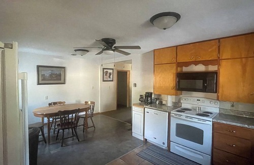 Boyd County House | Charming 4-bedroom house located in a peaceful setting in Lynch