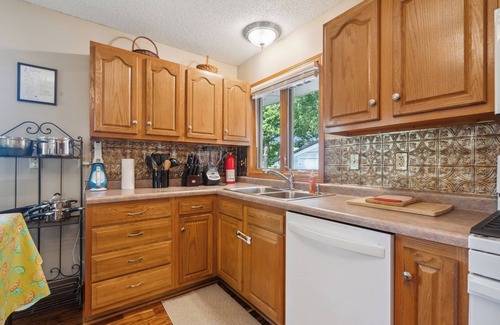 Marion House | Charming 4-bedroom house with High Speed WiFi in Marion