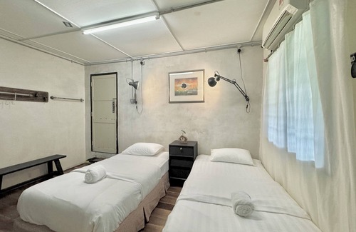 Ipoh Cabin | Charming 4-bedroom lodge with AC and WiFi in fabulous Ipoh