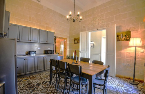 San Lawrenz Villa | Charming 4-bedroom villa with Jacuzzi, AC and WiFi in fabulous San Lawrenz.