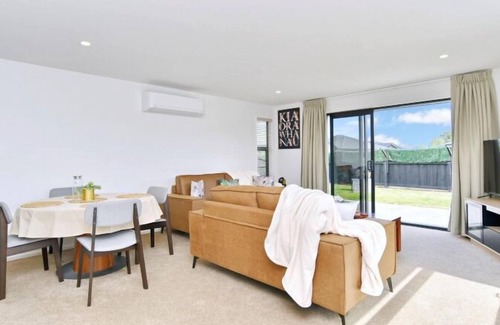 Christchurch Apartment | Charming 4-bedroom home located near Christchurch International Airport.