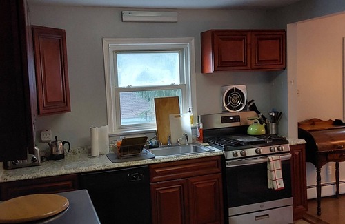 Pearl River House | Charming 4-bedroom house with AC and WiFi 30 minute drive to New York City