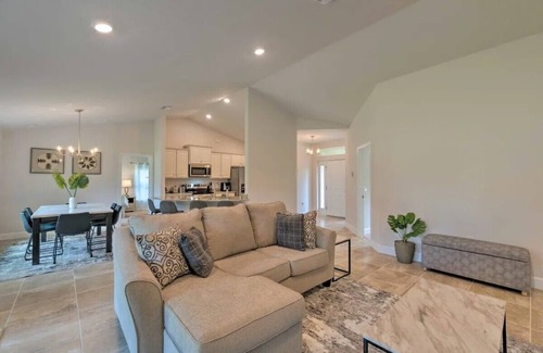 Pebble Beach House | Charming 4-bedroom house in enchanting Rotonda West with WiFi, AC