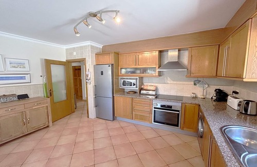 Albardeira House | Charming 4 Bedroom Villa w/Private Pool, Sleeps 8, Wifi, A/C, near Lagos Marina