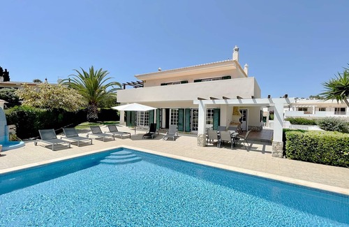 Albardeira House | Charming 4 Bedroom Villa w/Private Pool, Sleeps 8, Wifi, A/C, near Lagos Marina