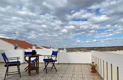 Mourao House | Charming 5-Bed House in Granja