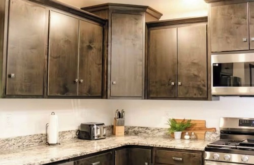 Herndon Cabin | Charming 5-bedroom cabin with Hot tub + Pickle-ball court