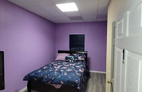 Columbus Hotel | Charming 5-bedroom hotel with AC, WiFi in serene Fulton, Arkansas.