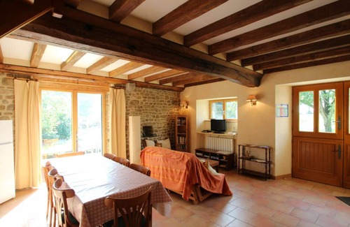 Le Parc Cottage | Charming 5-Person Cottage with Terrace, Garden, and Bikes - Pet Friendly