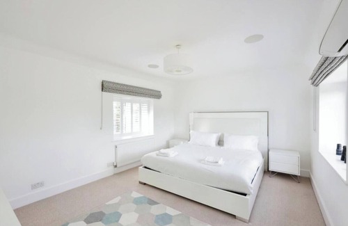 Amersham House | Charming 5BR Farmhouse Retreat in Amersham
