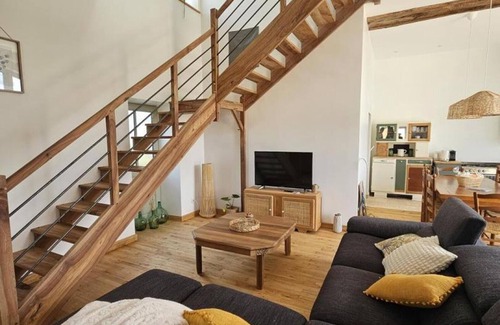 Avon-les-Roches Cottage | Charming 6-Person Cottage with Private Pool and Garden, Avon-les-Roches