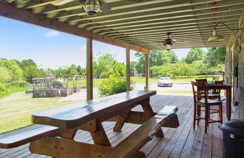 Union County House | Charming 6BD Lakefront Retreat