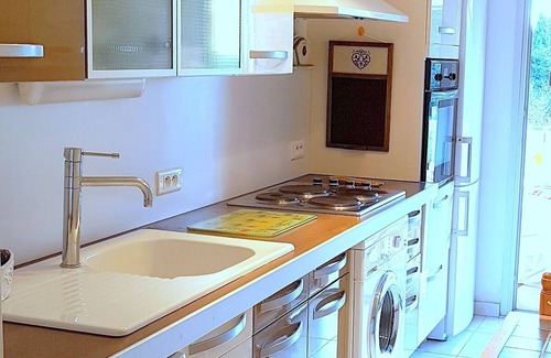 Boulouris-sur-Mer Apartment | Charming accommodation 3 * by the sea with sea view. Private park, elevatoring