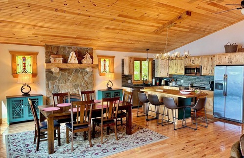 Speculator House | Charming Adirondack Lakefront 2bdrm Lodge