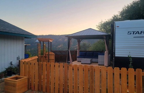 Ahwahnee Cottage | Charming Ahwahnee Cottage — Oak-Studded Views, Yosemite at Your Doorstep