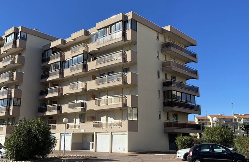 Le Port Apartment | Charming Air-Conditioned Flat in Canet-Plage