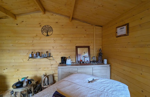 Monistrol-sur-Loire Cottage | Charming All-Season Caravan with Spa, Jacuzzi, and Private Terrace in Monistrol-sur-Loire