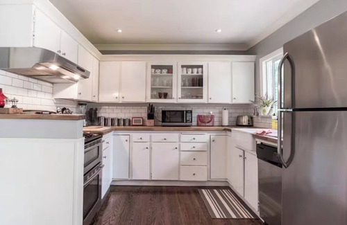 Kenwood House | Charming and Centrally Located Sonoma 2-Bdrm house with WiFi and AC in Kenwood