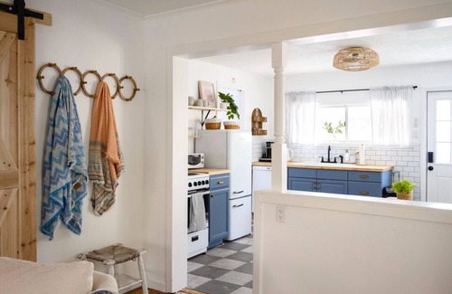 Tarpon Springs Cottage | Charming and cozy 1920’s cottage in Tarpon Springs, 3 min walk to Sponge Docks.