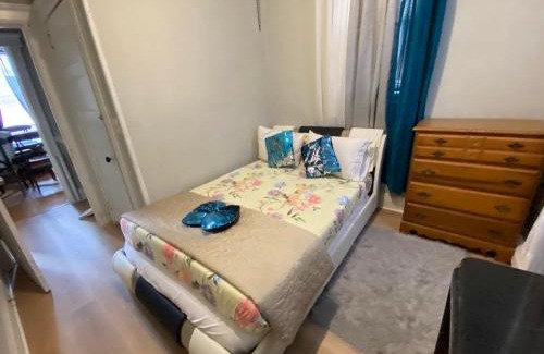 West New York Apartment | Charming and cozy apartment in New Jersey close to all the fun 10 minutes to NYC