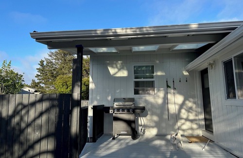 Seaside Cottage | Charming and cozy coastal escape steps from the beach. Pet friendly!