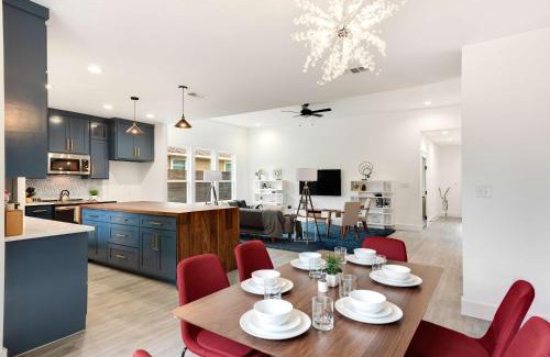 Lexington House | Charming and Light-Filled 3BR 2BA Getaway