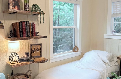 Newland Apartment | Charming and private suite in the gorgeous North Carolina Mountains