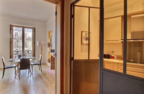 Quartier de la Monnaie Apartment | Charming and quiet 2 BD 2 BTH near Notre Dame, insurance included