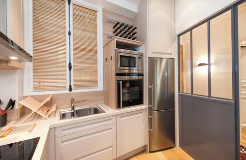Quartier de la Monnaie Apartment | Charming and quiet 2 BD 2 BTH near Notre Dame, insurance included