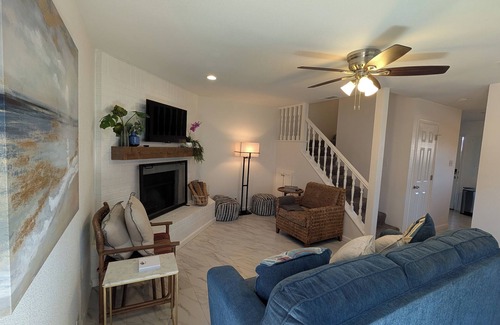 Midland House | Charming and Quiet Townhome Conveniently located