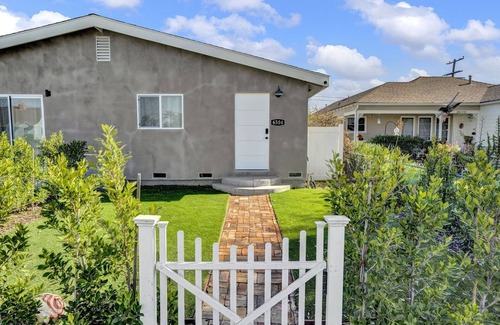 West Whittier-Los Nietos Apartment | Charming and Retro-inspired one-bedroom duplex near shopping and dining!