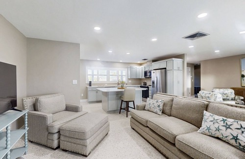 Lochmoor Waterway Estates House | Charming and sleek pool home, family friendly with canal access to river, WIFI