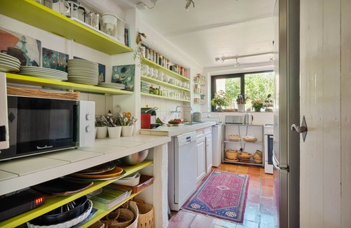 Est House | Charming and tasteful artist's house in an exceptional site in Bibemus