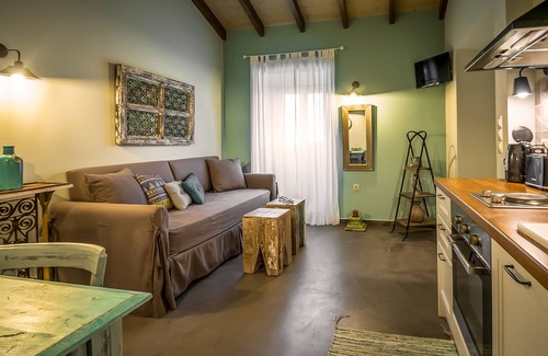 Petaleia House | Charming and traditional small stone house.