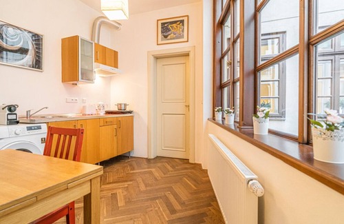 Mala Strana Apartment | Charming Apartment in 400 yr old House, 4 Mins walk from the Charles Bridge