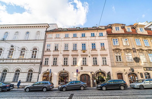 Mala Strana Apartment | Charming Apartment in 400 yr old House, 4 Mins walk from the Charles Bridge