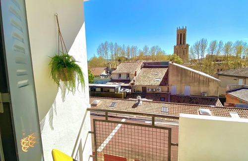 Couronne Urbaine Apartment | Charming apartment near the city center with balcony and panoramic view of the Cathedral