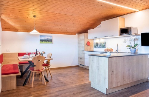 Fie allo Sciliar Apartment | Charming Apartment “Völs Gfliererhof” with Mountain View & Balcony