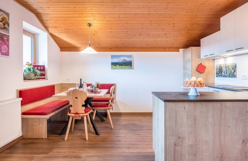 Fie allo Sciliar Apartment | Charming Apartment “Völs Gfliererhof” with Mountain View & Balcony