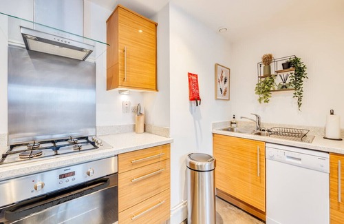 Fenny Stratford House | Charming Apartment Balcony Parking Fast Wifi Smart TV
