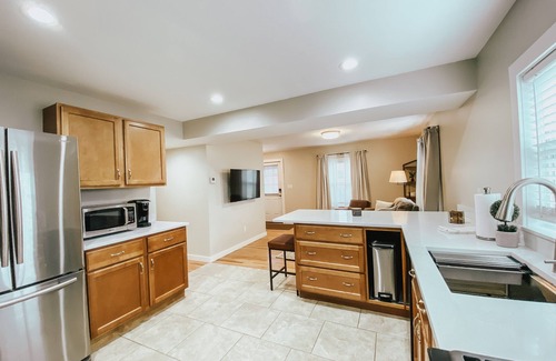 Northwest Harwinton Apartment | Charming apartment 7 minute walk to downtown